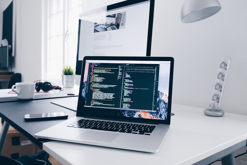 旅游企业数字化基建选购指南：从模板陷阱到品牌级定制开发的决策逻辑